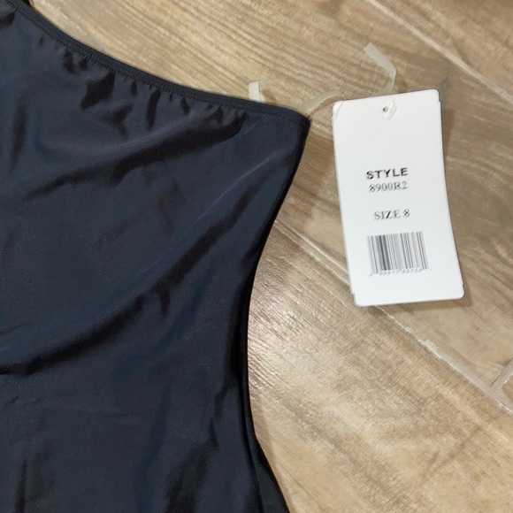 Penbrooke Swimsuit one shoulder - Picture 3 of 10